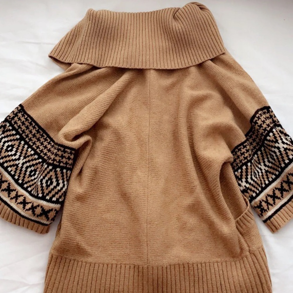 Mercer & Madison Kimono Pattern Tan knit - Picture 2 of 3